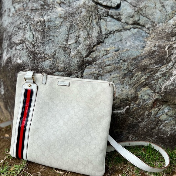 💯 Authentic GUCCI
White GG Coated Canvas Flat Messenger Bag Nautical ⚓️ - Picture 3 of 17